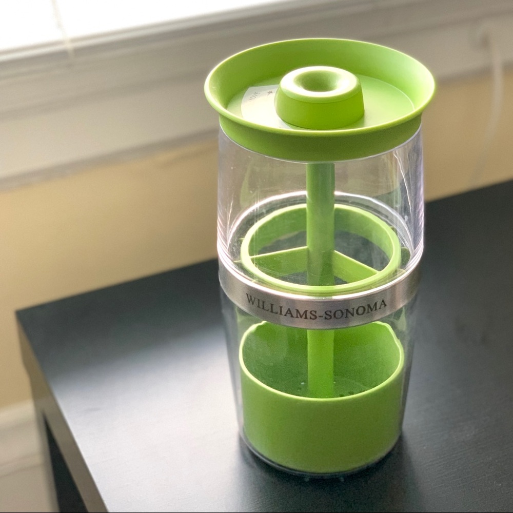 Williams Sonoma Herb Keeper & Herb Saver Container